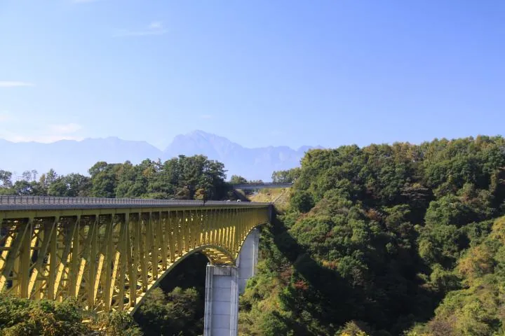八ヶ岳高原大橋（黄色い橋）