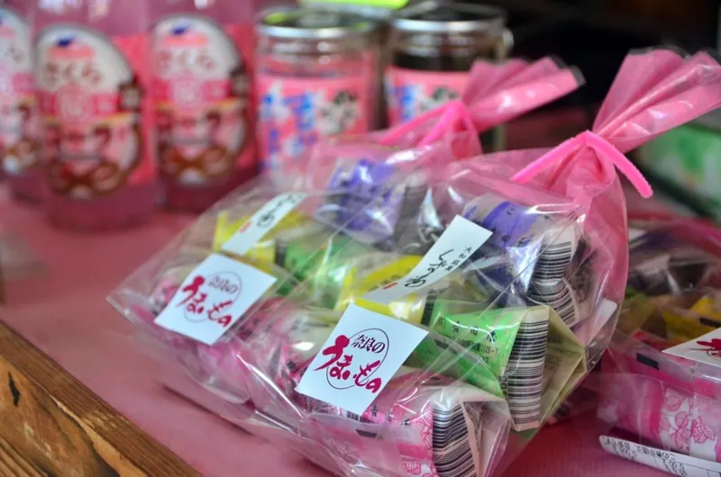 お土産お食事処「花山 山本」 1