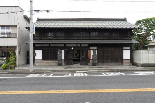 ふくろうの森手塚登久夫石彫館
