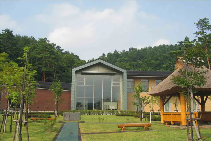岡田紅陽写真美術館・小池邦夫絵手紙美術館