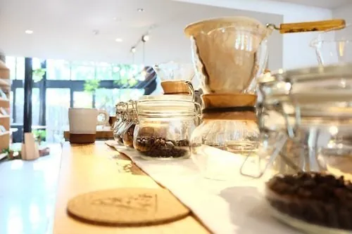 CAFE 木と本 1