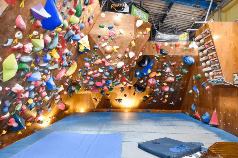 HEADROCK CLIMBING GYM 3