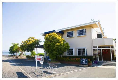 R cafe at Marina