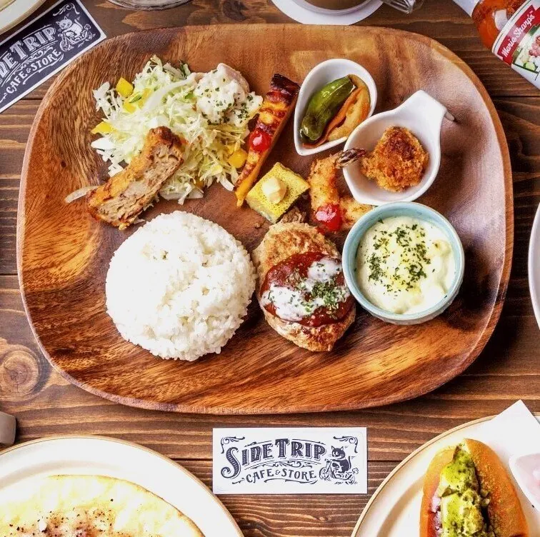 SIDE TRIP cafe & store 1