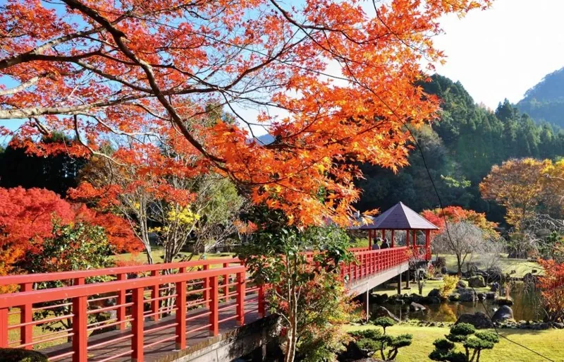 耶馬溪ダム記念公園「溪石園」