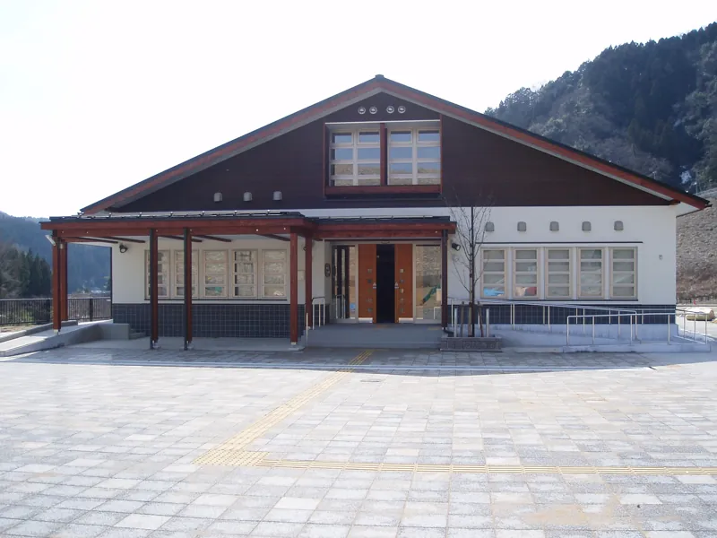殿ダム記念広場 2
