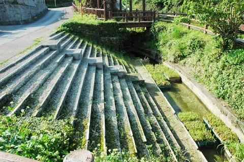 与座ガー(与座川)公園 2