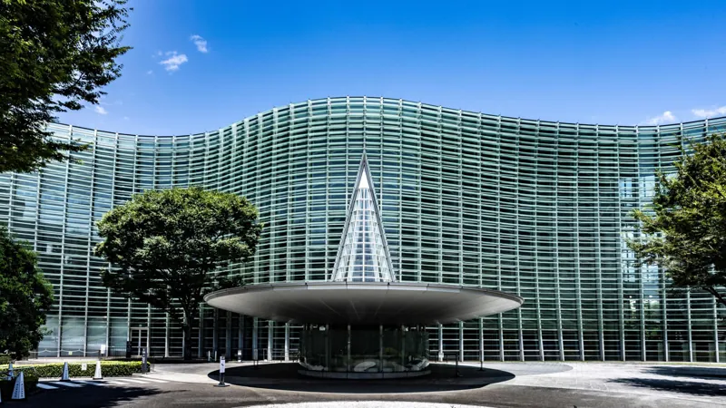 国立新美術館