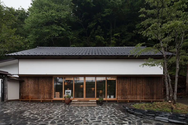 川の上・百俵館