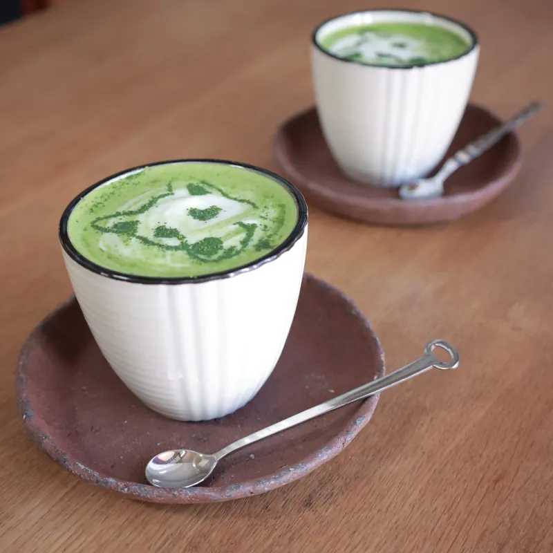 銘木（めいぼく）カフェSHIKI