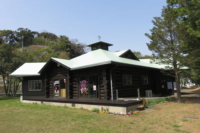 富岡八幡公園こどもログハウス