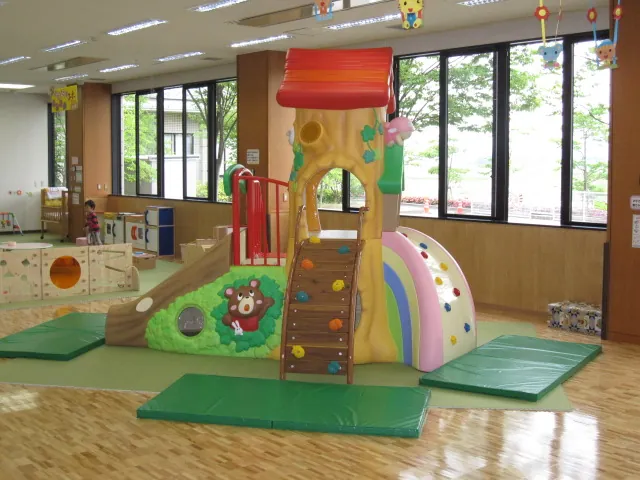 子育て拠点施設すまいるランド