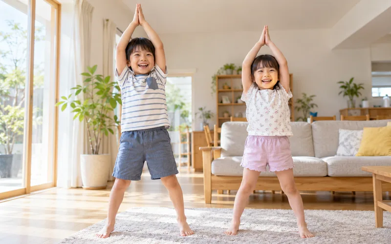 たけのこニョッキで遊ぶ子ども