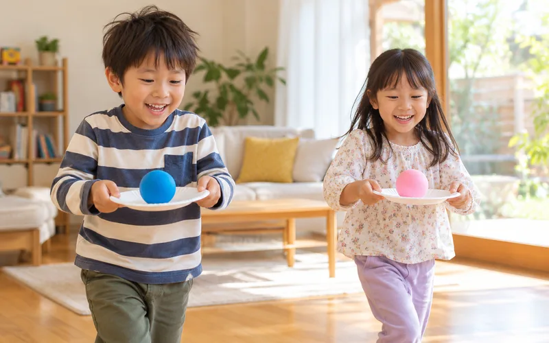 紙皿ボール運びレースで遊ぶ子ども