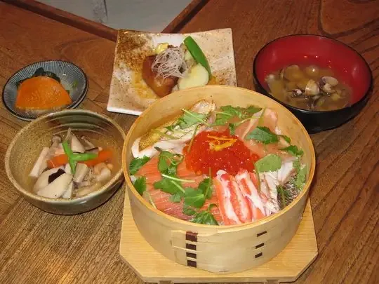新潟名物わっぱ飯田舎家 1