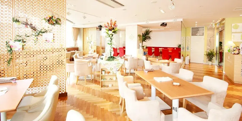 プルメリアカフェ横浜店 1